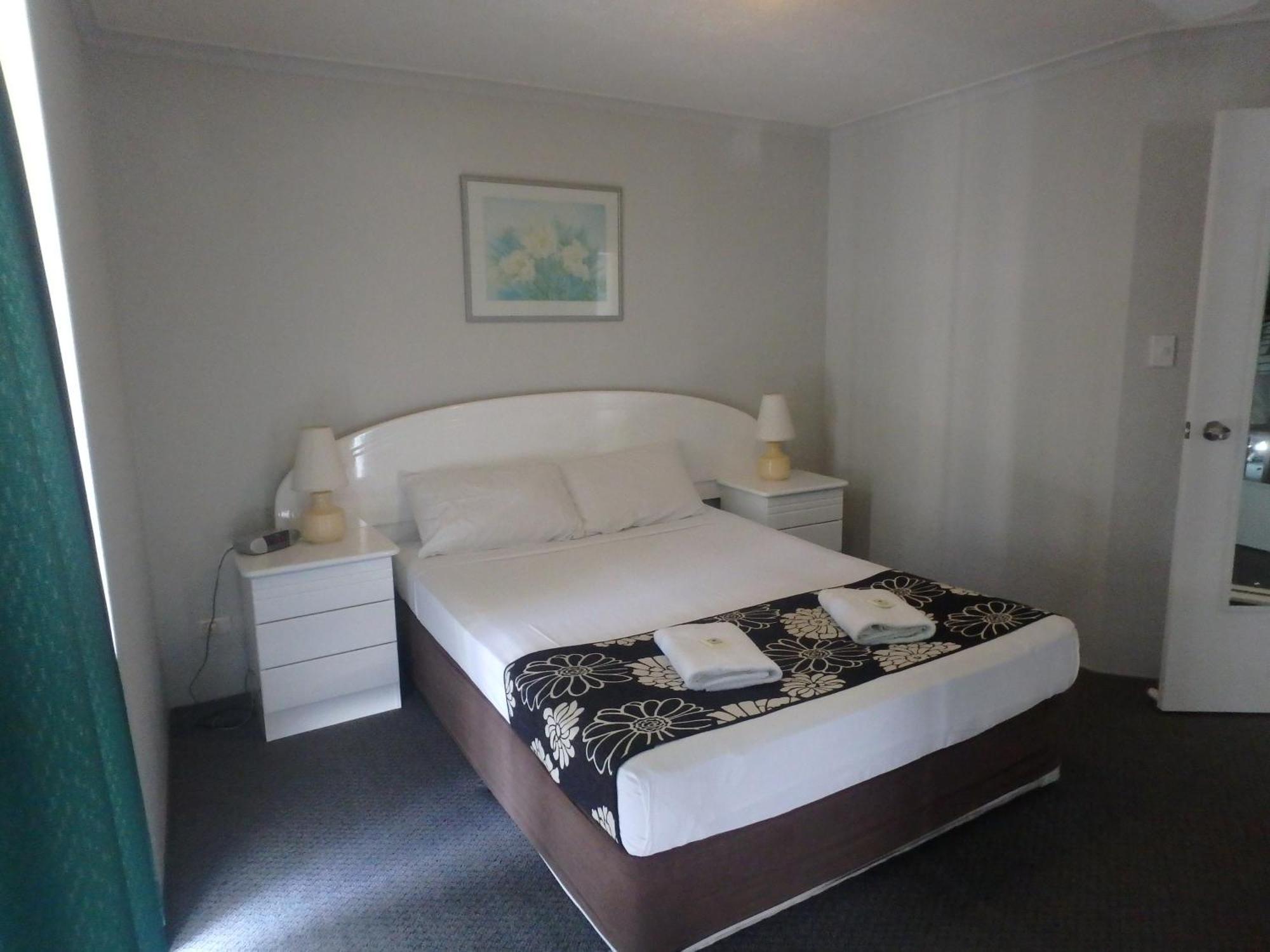 Burleigh Gardens North Hi-rise 3*
